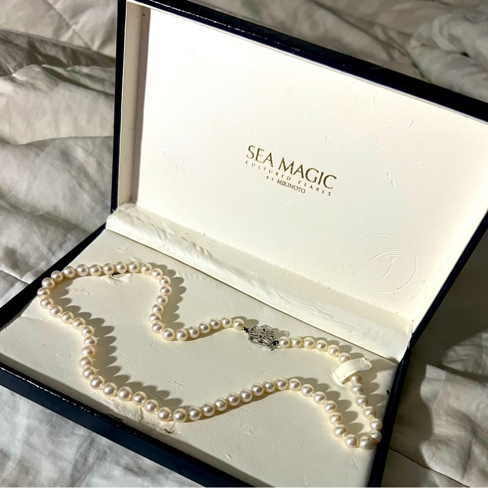 Clustered pearl necklace